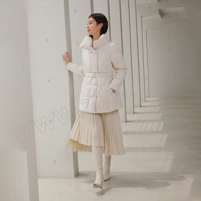BOSIDENG/波司登 女士经典商务羽绒服 B40144148 凝脂白 175/96A 1件